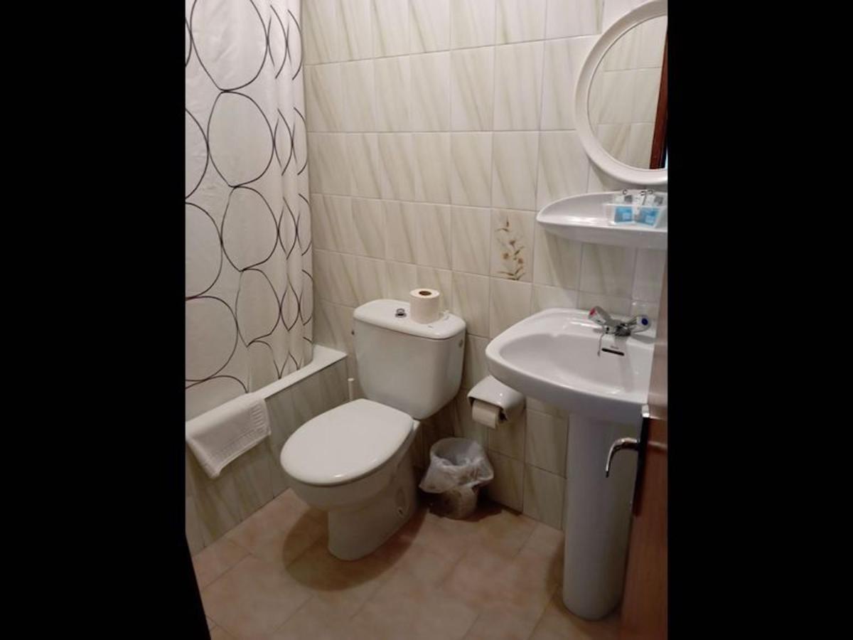 Room In Lodge - Double And Single Room - Pension Oria 1 Luarca Dış mekan fotoğraf