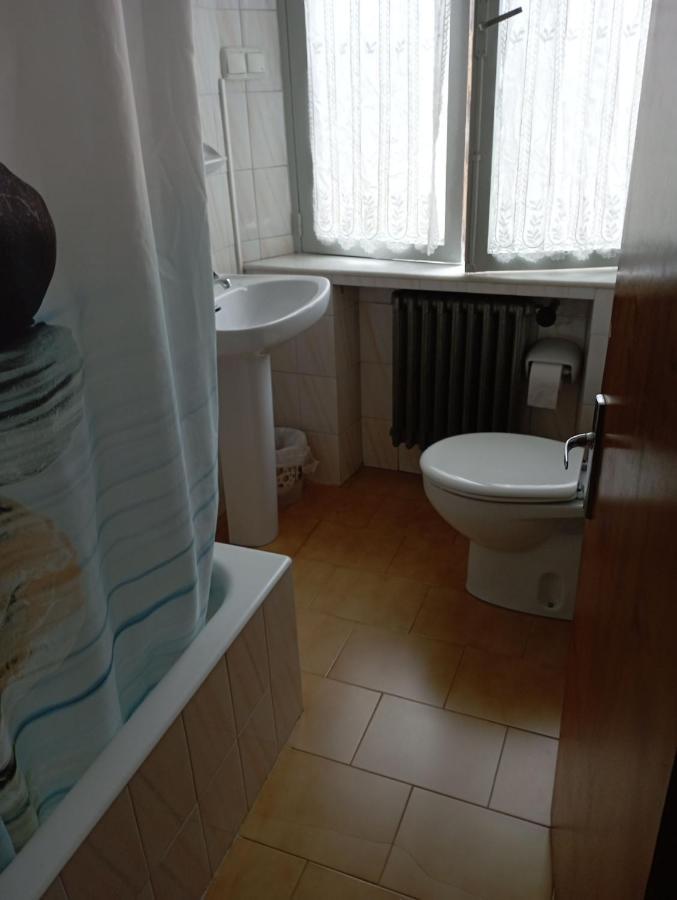 Room In Lodge - Double And Single Room - Pension Oria 1 Luarca Dış mekan fotoğraf