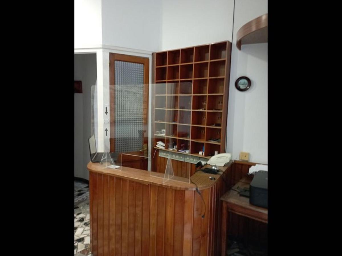 Room In Lodge - Double And Single Room - Pension Oria 1 Luarca Dış mekan fotoğraf